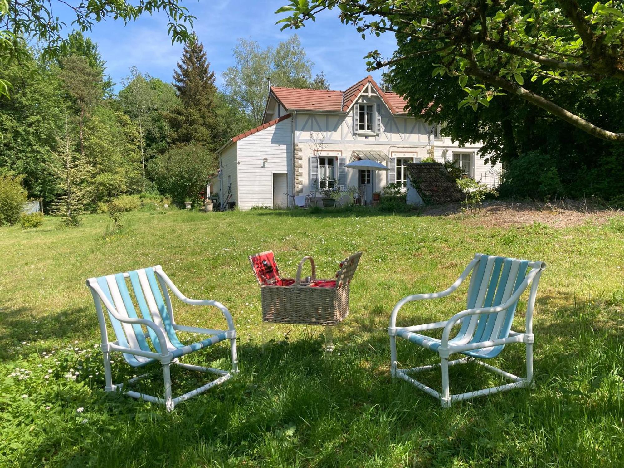 "Aux Chants Des Oiseaux" Domaine De La Renardiere Les Grandes-Loges Exterior photo